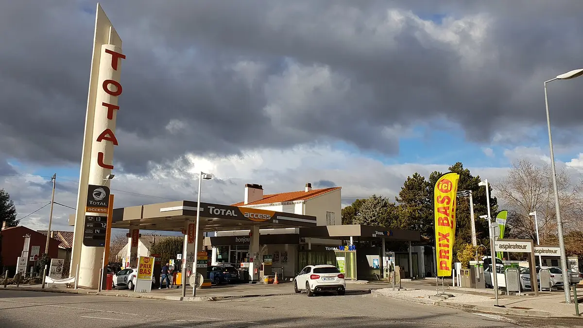 Une station-service à l’ancienne enseigne Total près d’Aix-en-Provence