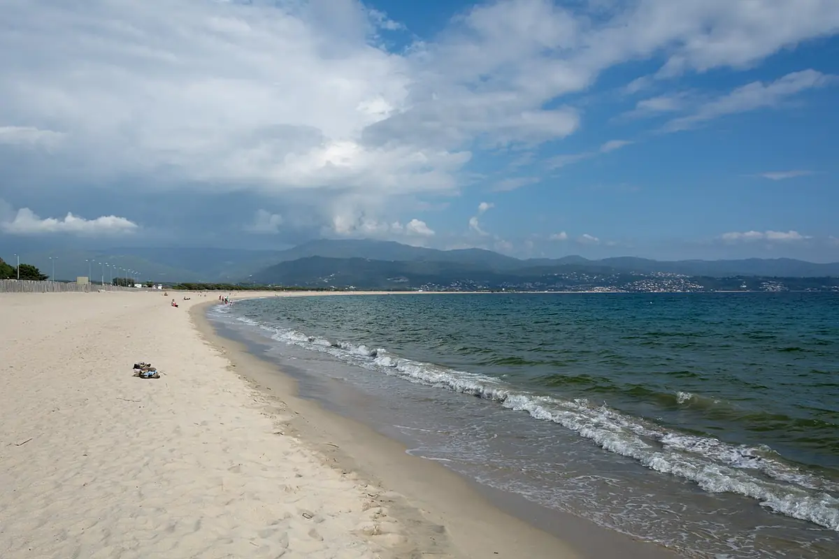 La plage du Ricanto au bord du golfe d’Ajaccio