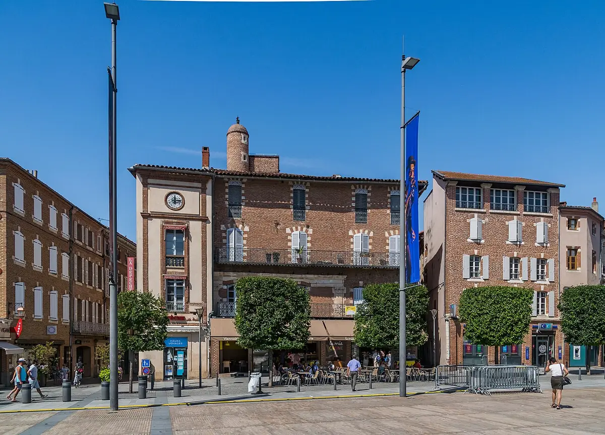 Un autre immeuble historique place du Vigan à Albi
