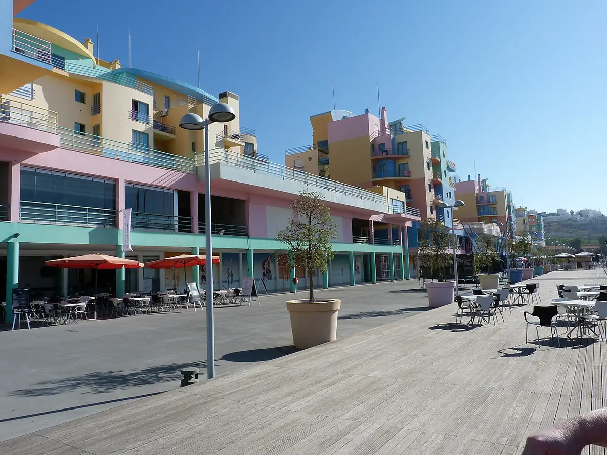 La marina d’Albufeira par une matinée ensoleillée