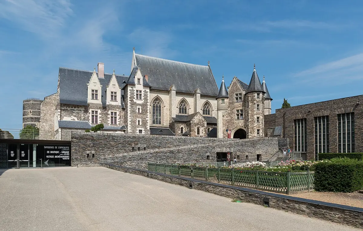 Le château d’Angers, ses tours rayées de schiste et de calcaire