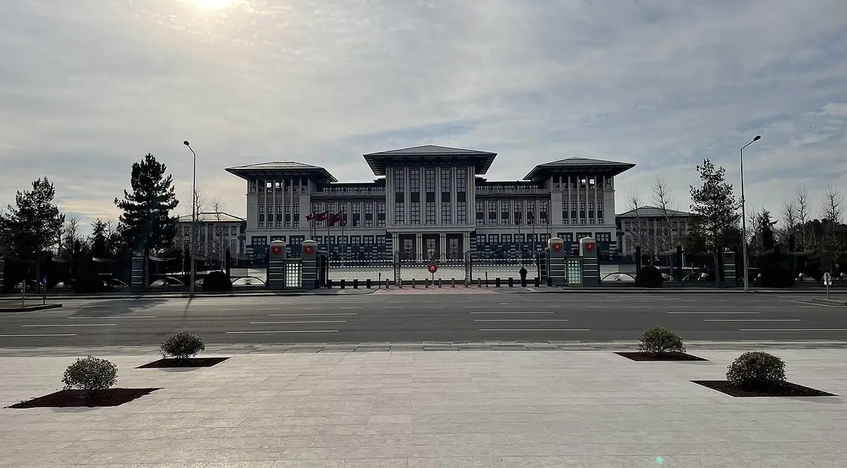 Le Palais présidentiel de Turquie, un vaste bâtiment blanc à Ankara