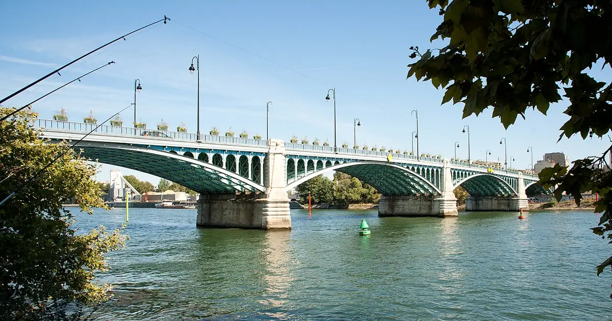 Le pont d’Asnières, structure métallique enjambant la Seine