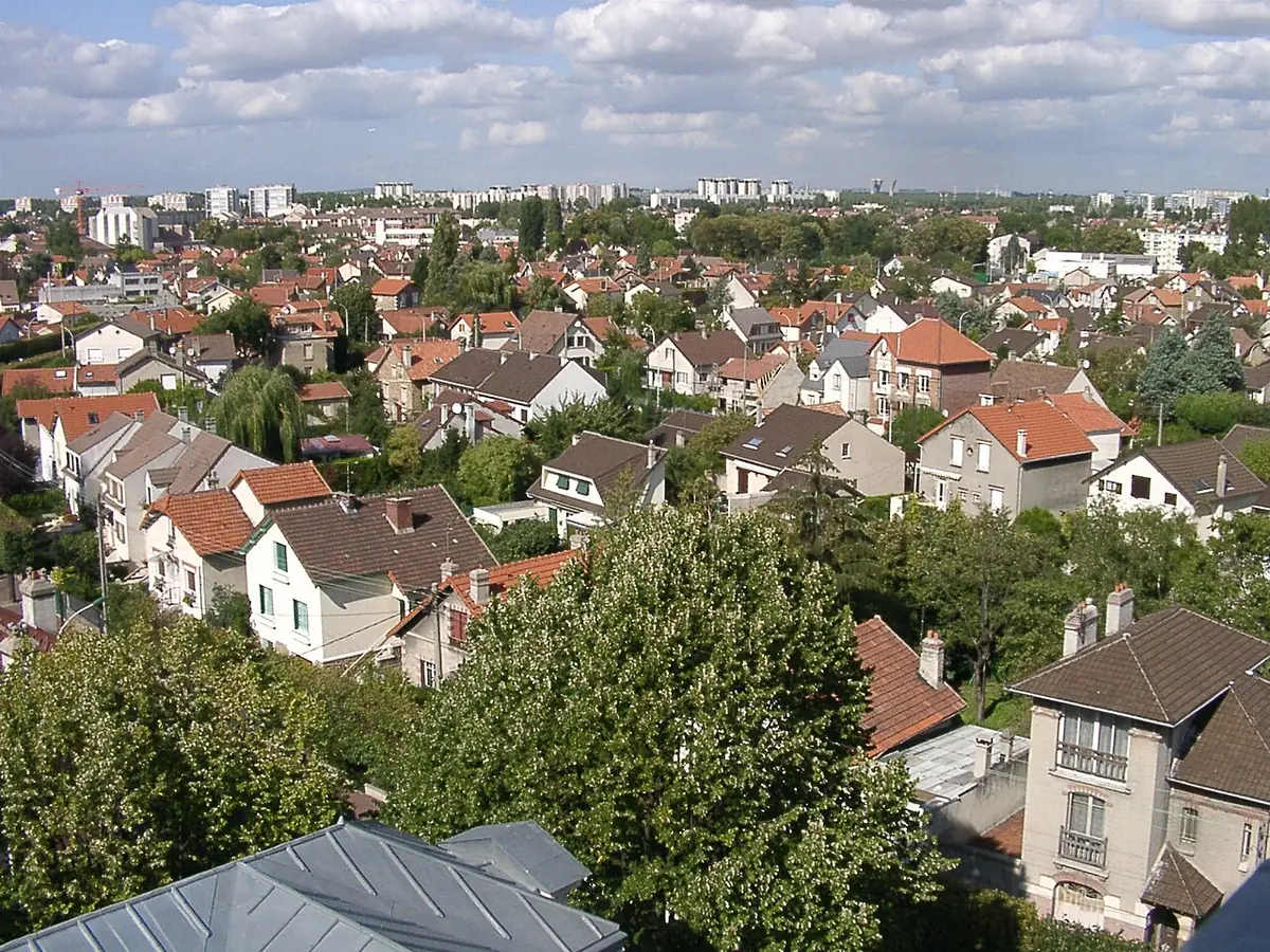 Vue d’Aulnay-sous-Bois depuis le clocher, grands ensembles et zones pavillonnaires