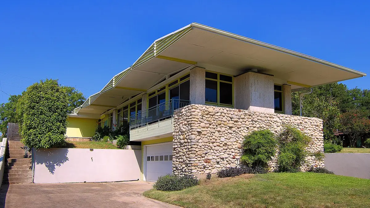 La maison Della Phillips à Austin, architecture moderniste en pierre