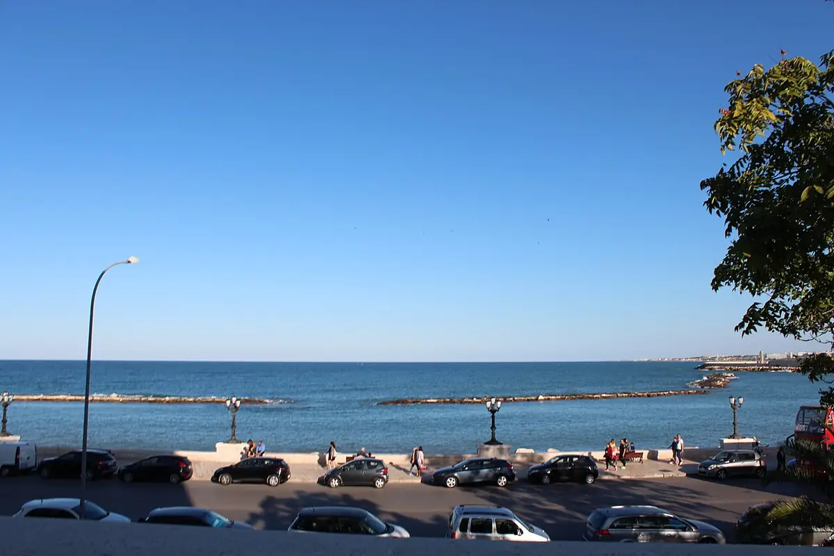 Le lungomare Imperatore Augusto bordant la mer à Bari