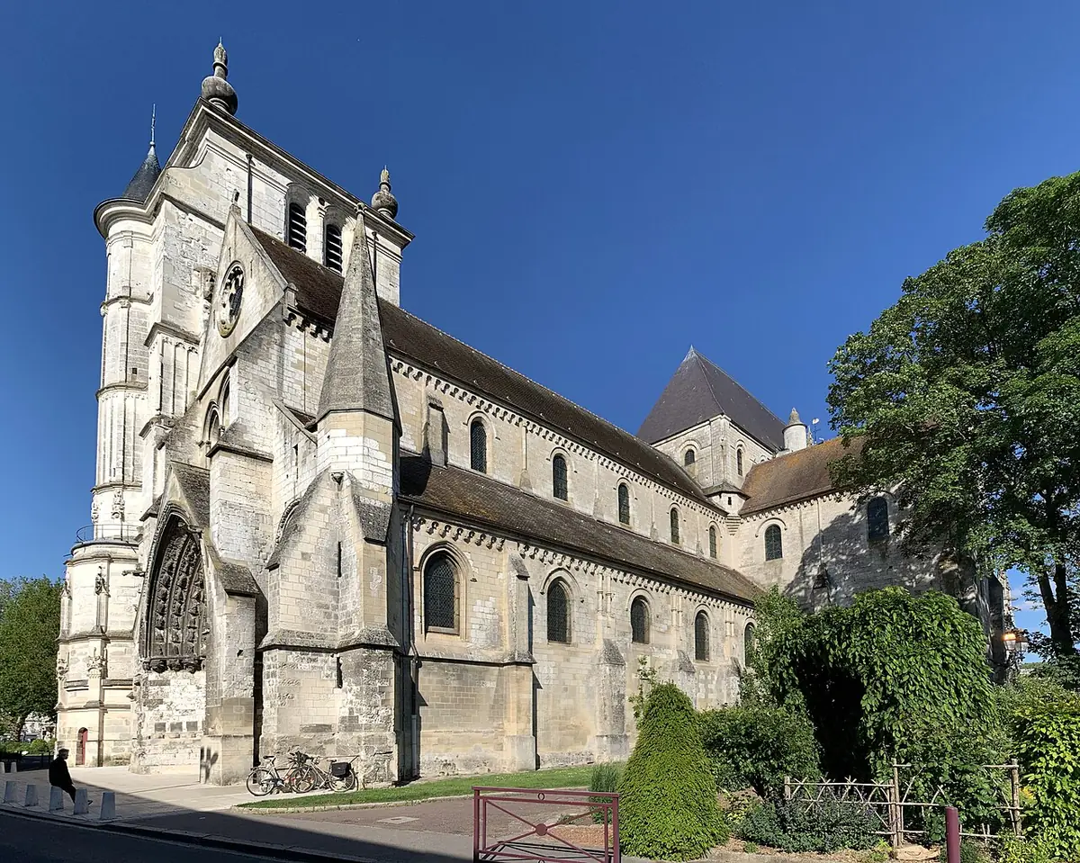 L’église Saint-Étienne de Beauvais, son architecture gothique et romane
