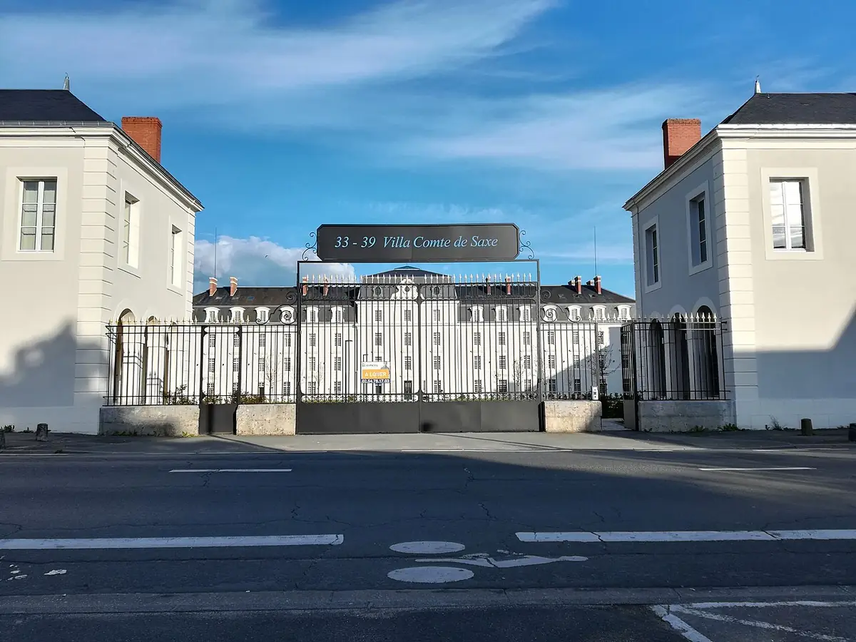 L’ancienne caserne Maurice-de-Saxe à Blois, aujourd’hui résidence d’habitation