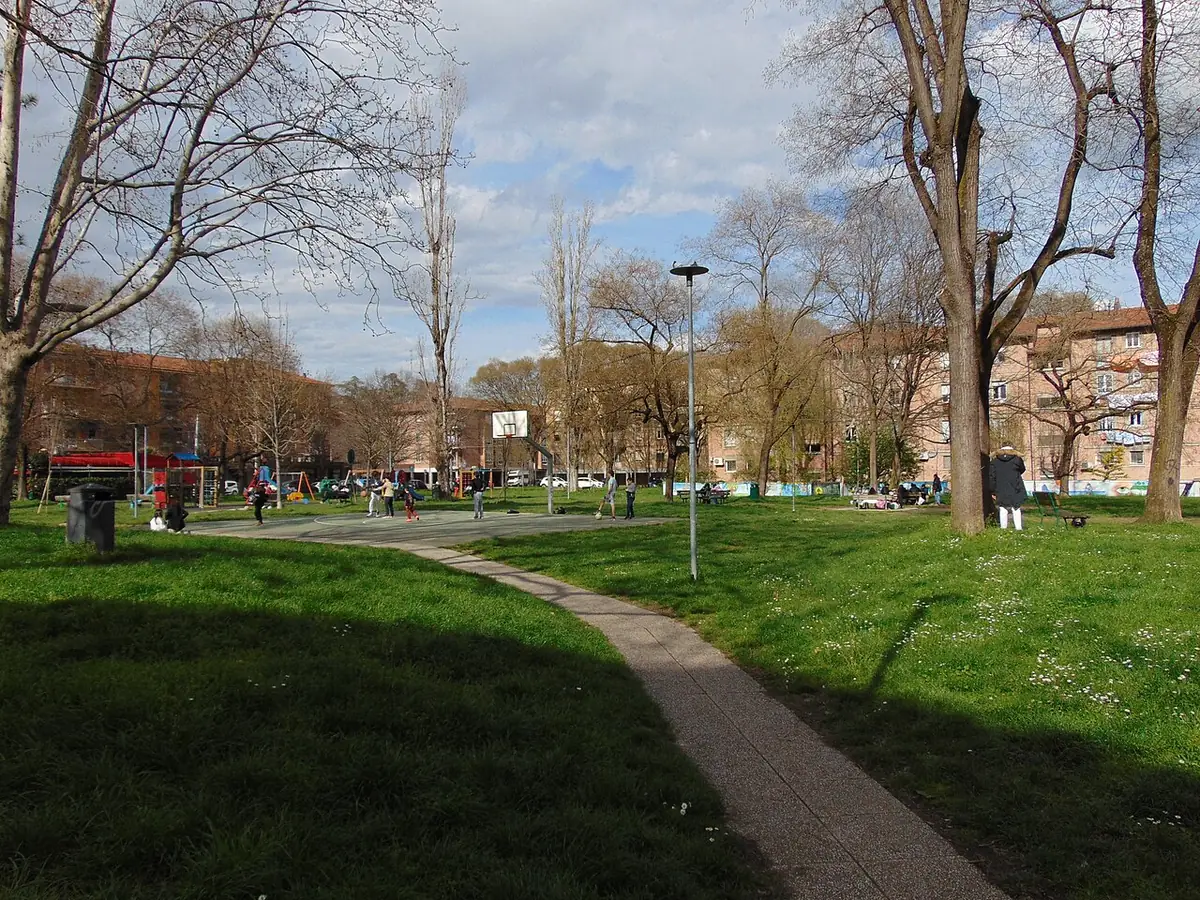 Le jardin Gino Cervi, un espace vert du quartier San Donato à Bologne