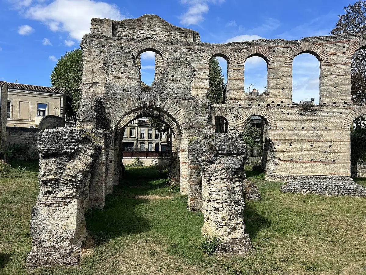 Les vestiges du Palais Gallien, amphithéâtre romain au cœur de Bordeaux