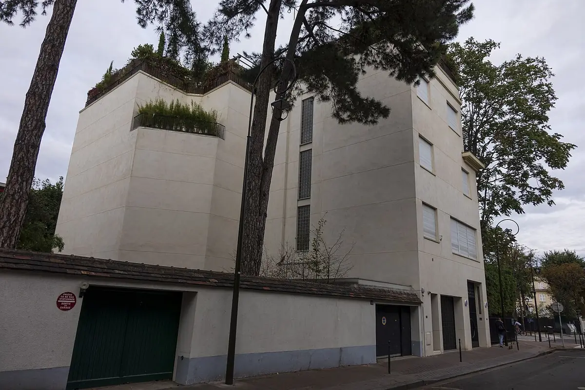 Un immeuble à l’architecture contemporaine avec toiture végétalisée à Boulogne-Billancourt