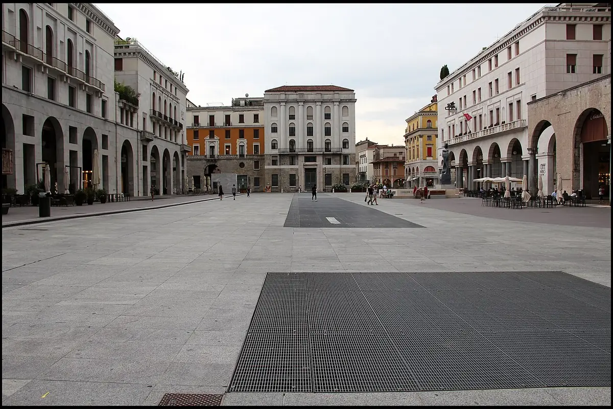 La Piazza della Vittoria et son architecture Art déco à Brescia