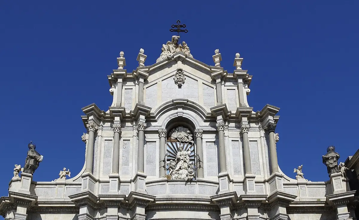 La façade baroque de la cathédrale Sant’Agata à Catane