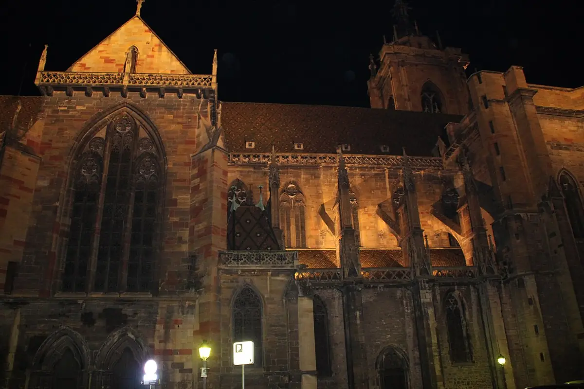 L’église Saint-Martin de Colmar illuminée en soirée