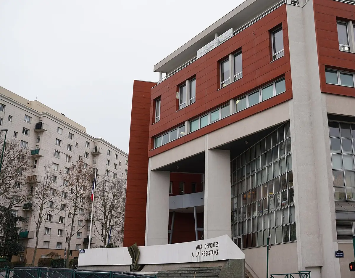 Un immeuble contemporain près de la place du Souvenir à Colombes