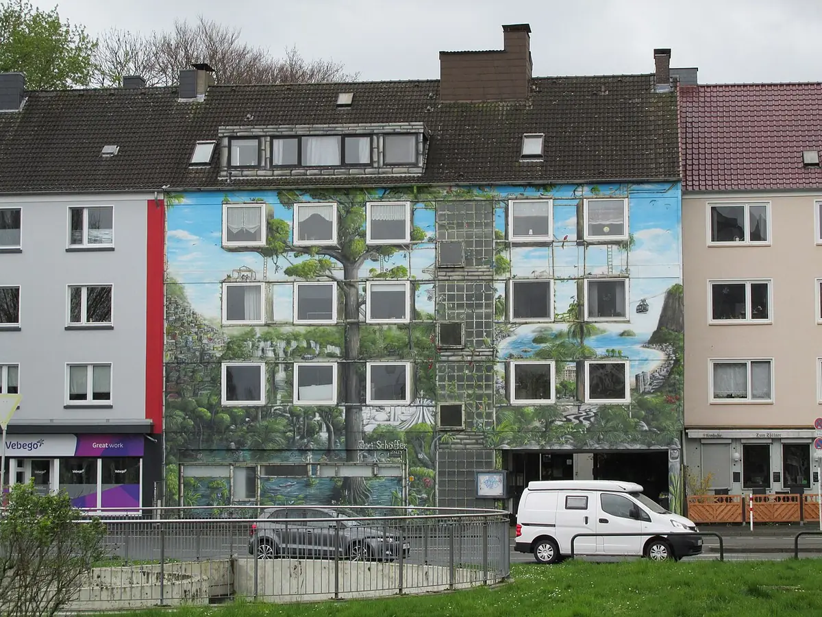 Un immeuble résidentiel à façade peinte colorée à Dortmund
