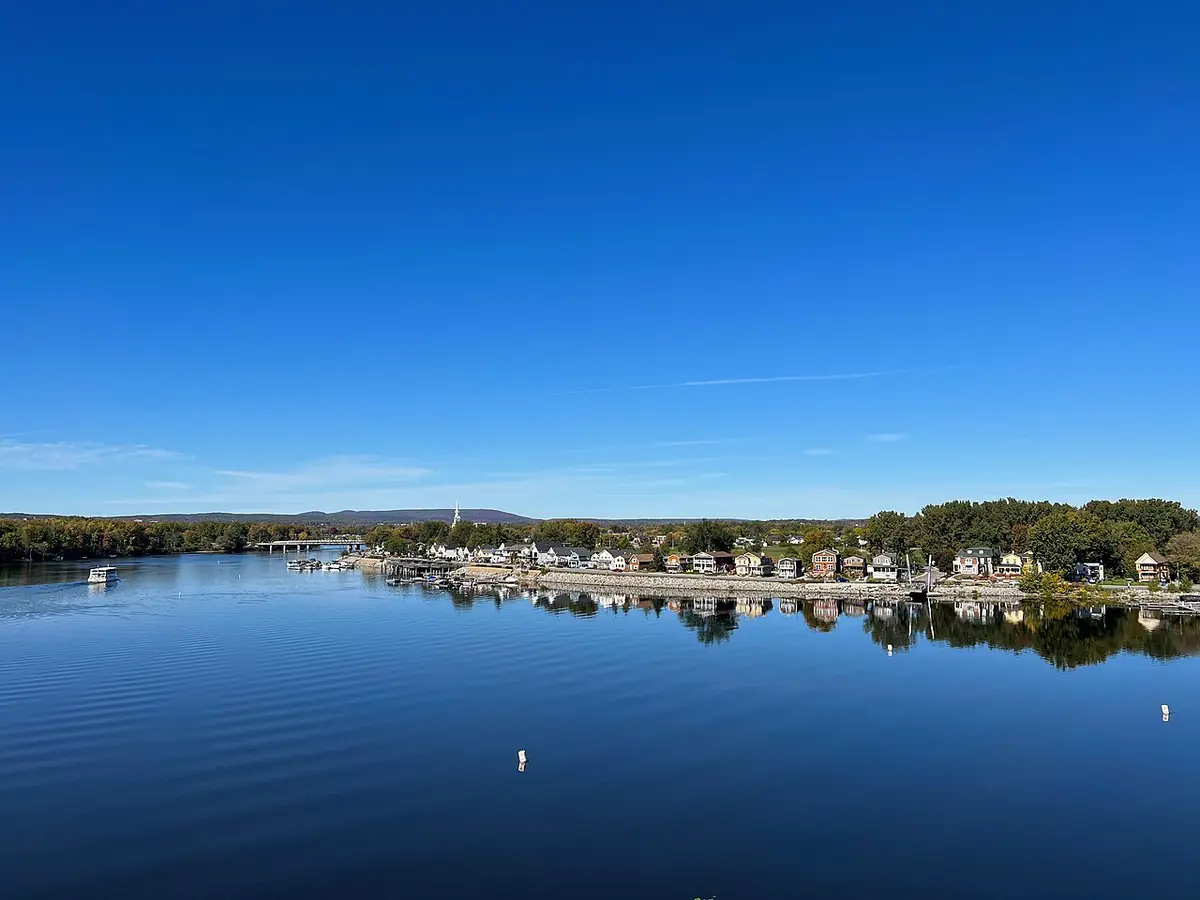 Le quartier du parc La Baie à Gatineau au bord de l’eau, vu depuis Rockcliffe