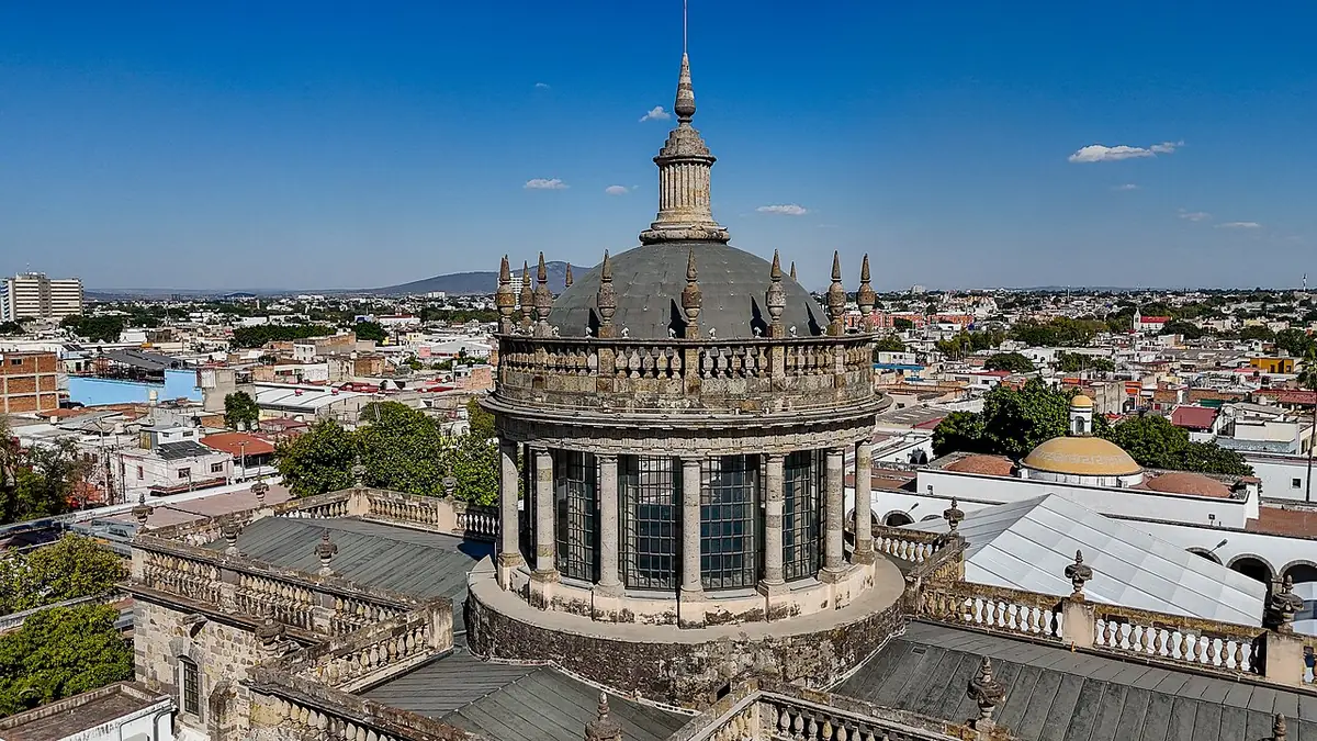 Vue aérienne du dôme de l’Hospicio Cabañas et des toits de Guadalajara