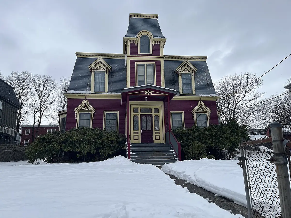 Une maison de style Second Empire avec toit mansardé, rue Gottingen à Halifax