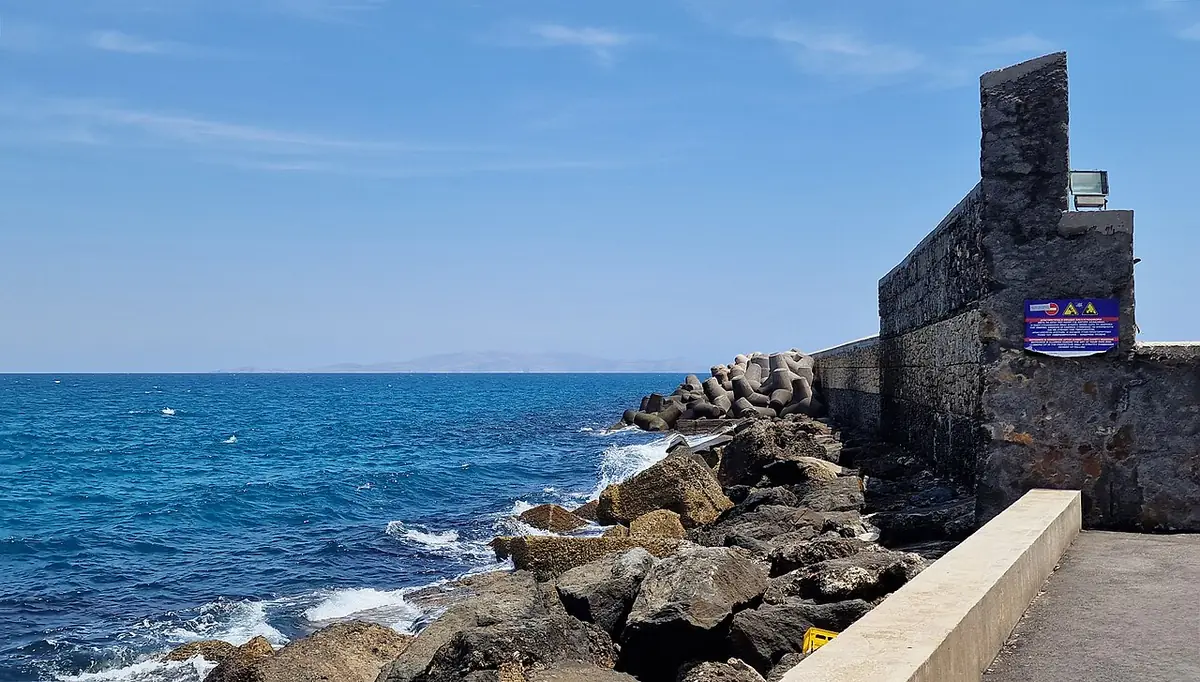Le port d’Héraclion, eaux calmes près de la forteresse de Koules
