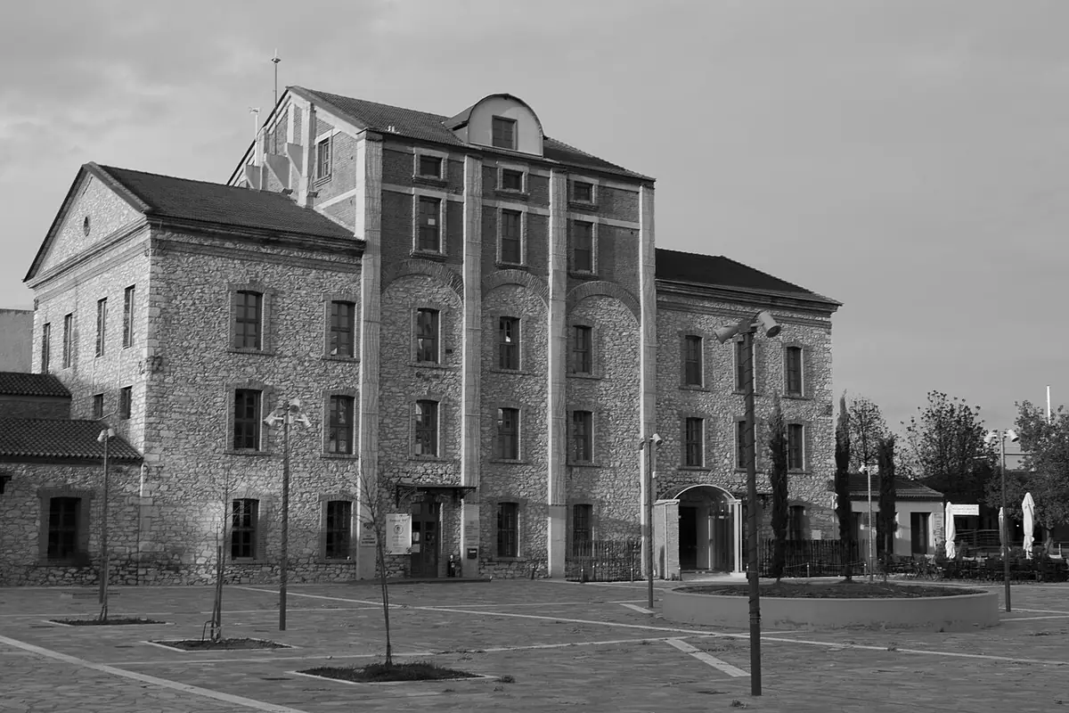 Le vieux moulin Papa, bâtiment historique de Larissa