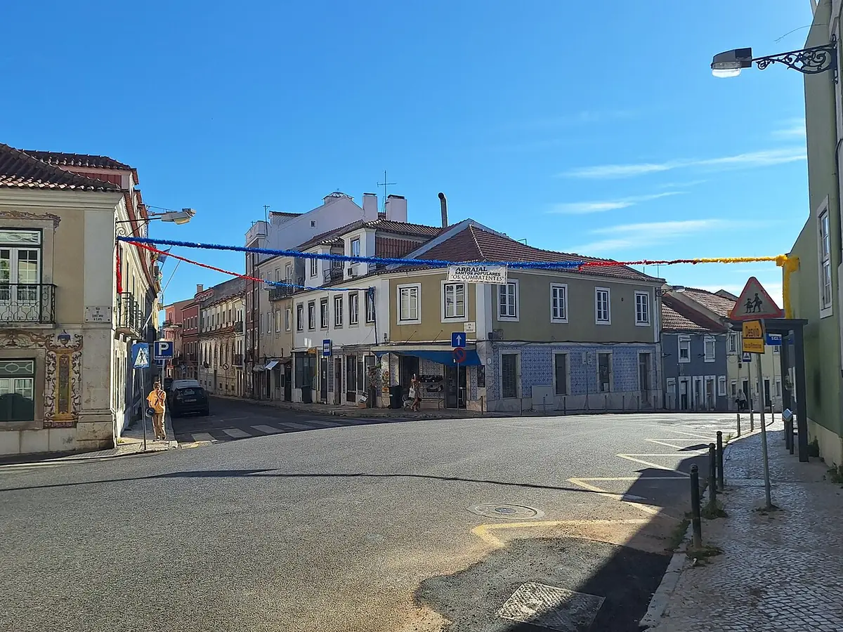 Carrefour de la rua de Santo António à Estrela et de la rua do Possolo, maisons basses