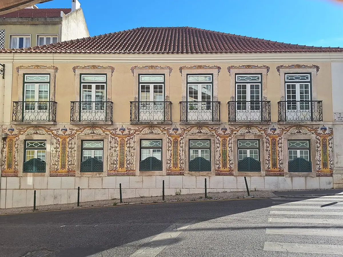 Le palacete dos Condes de Sabrosa, façade couverte d’azulejos et balcons en fer forgé
