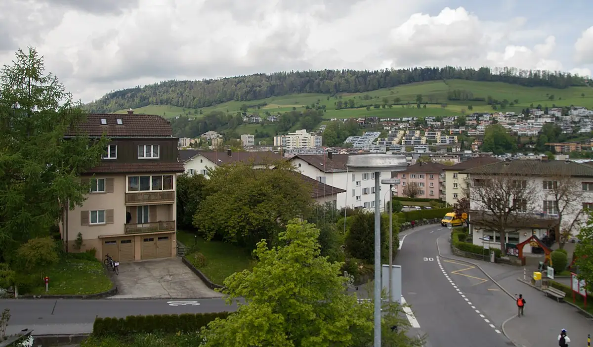 Des maisons résidentielles le long d’une rue à Lucerne
