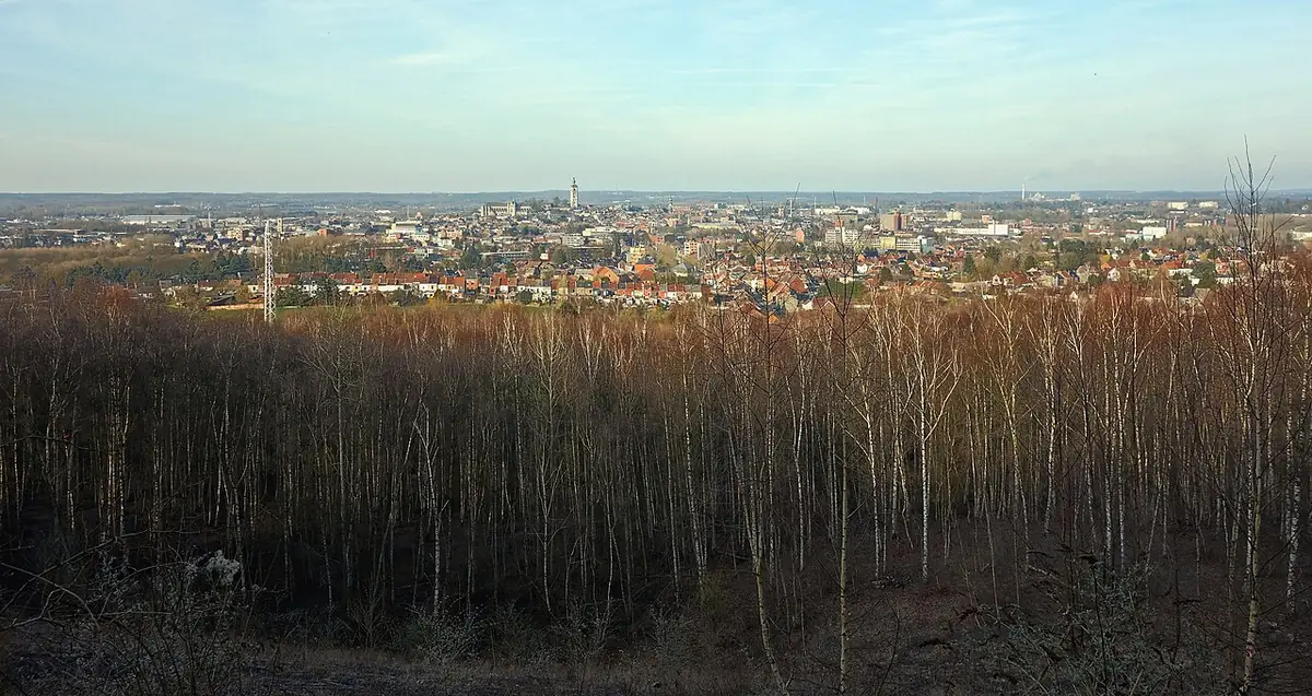 Vue de Mons depuis le terril du Héribus