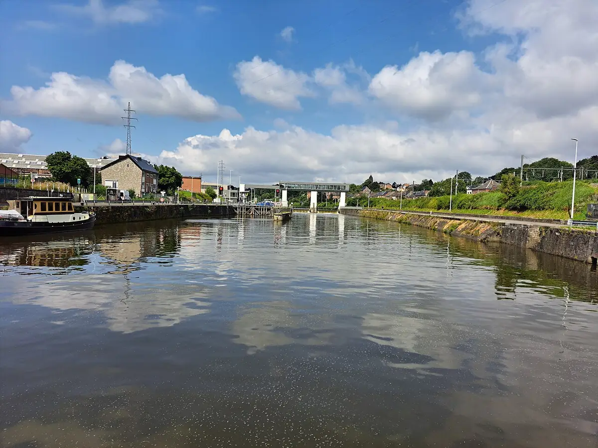 La Sambre et la ville de Namur, vues depuis la rive