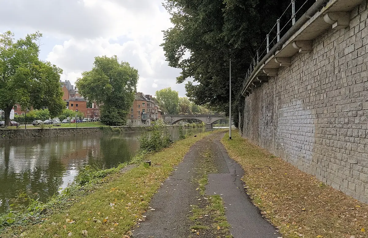 Le chemin de halage le long de la Sambre à Namur