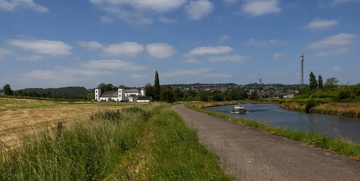 La Sambre et le village de Flawinne vus depuis Namur