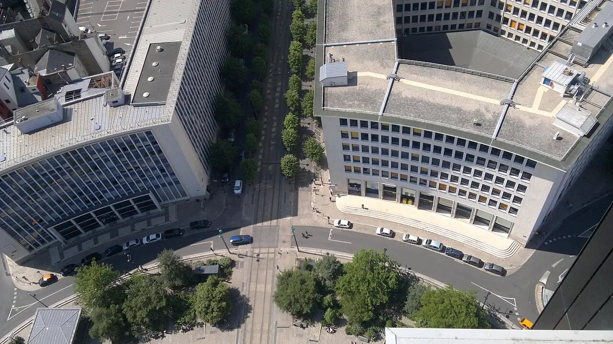 Vue aérienne de la place Bretagne et de ses immeubles à Nantes
