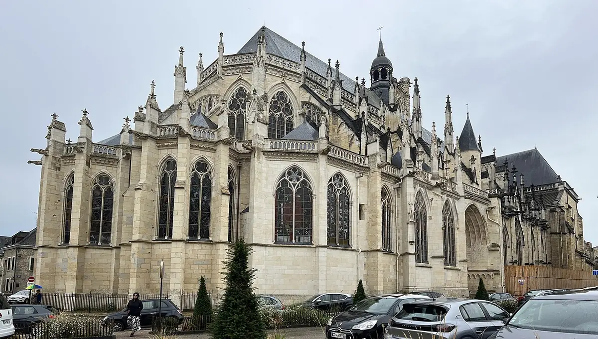 Le chevet de la cathédrale Saint-Cyr-et-Sainte-Julitte de Nevers et ses arcs-boutants