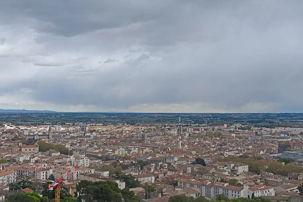 Panorama sur Nîmes depuis la Tour Magne, toits de tuiles à perte de vue