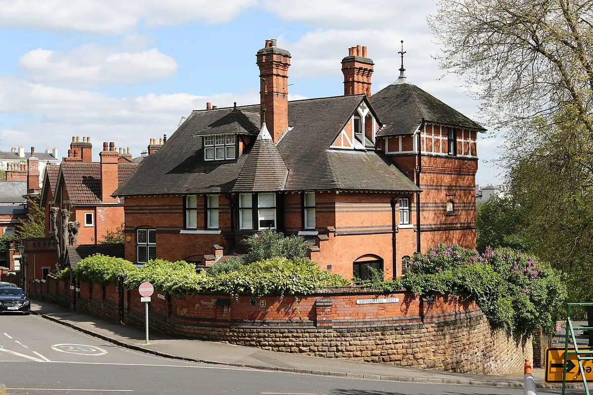 Walton House, villa victorienne en briques rouges du Park Estate