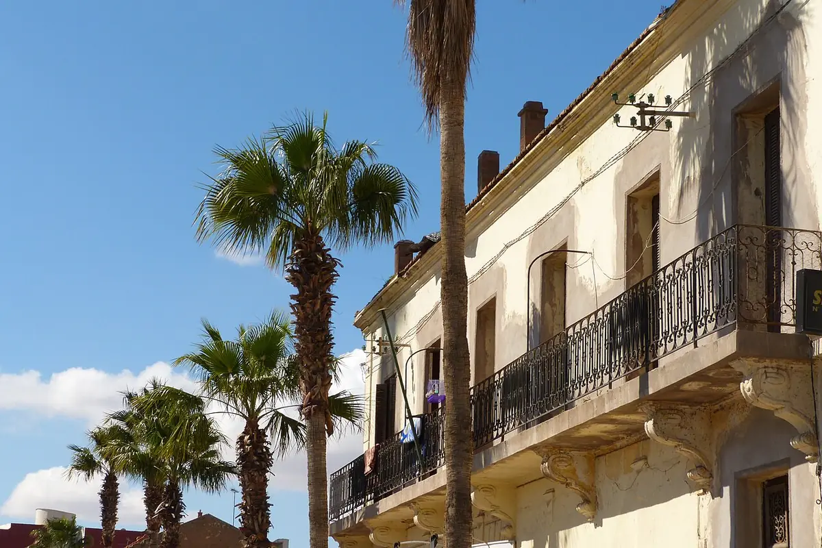 Une ancienne maison coloniale à balcons, boulevard Mohammed V à Oujda
