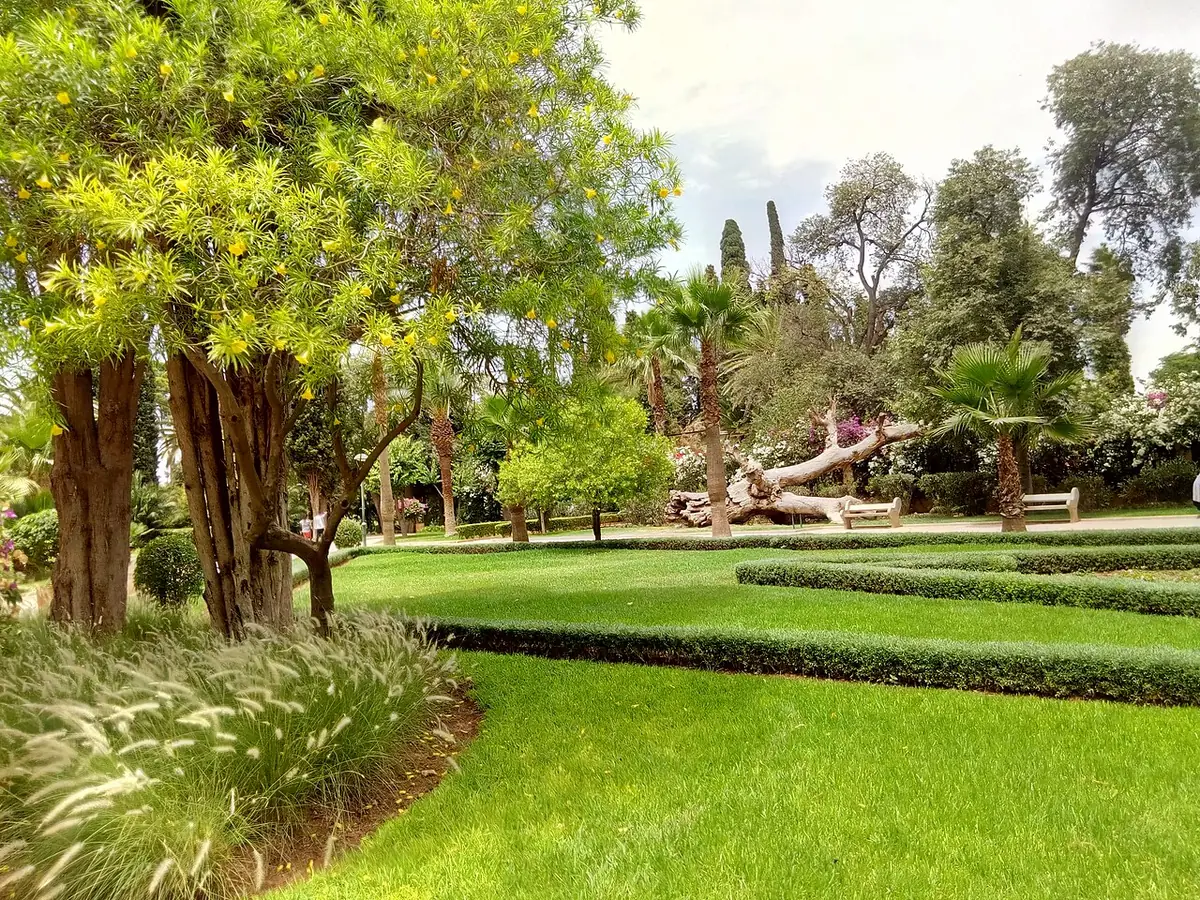 Le parc Lalla Aicha à Oujda, espace vert avec sculptures