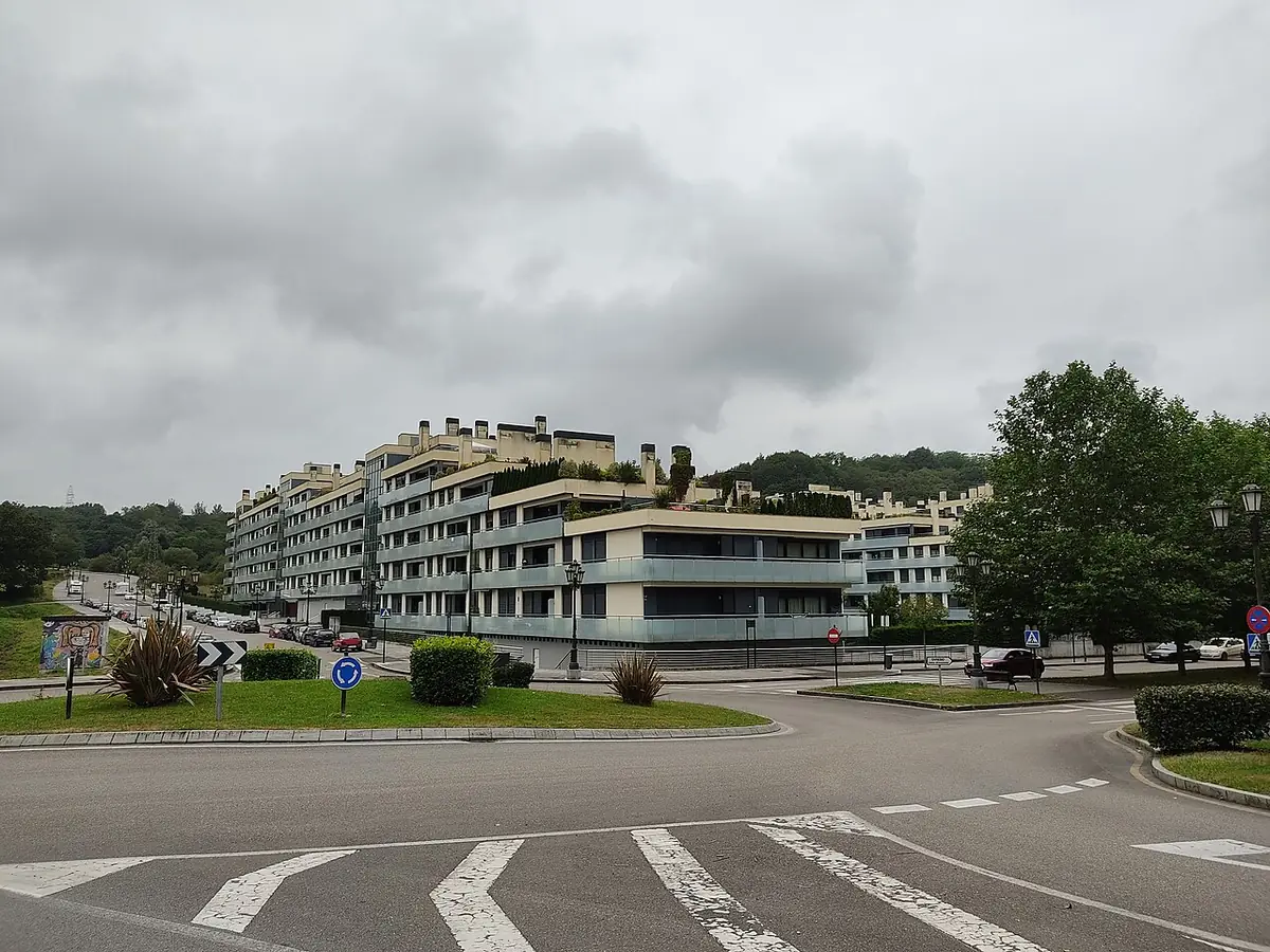 Immeubles résidentiels modernes au rond-point de La Manxoya, Oviedo