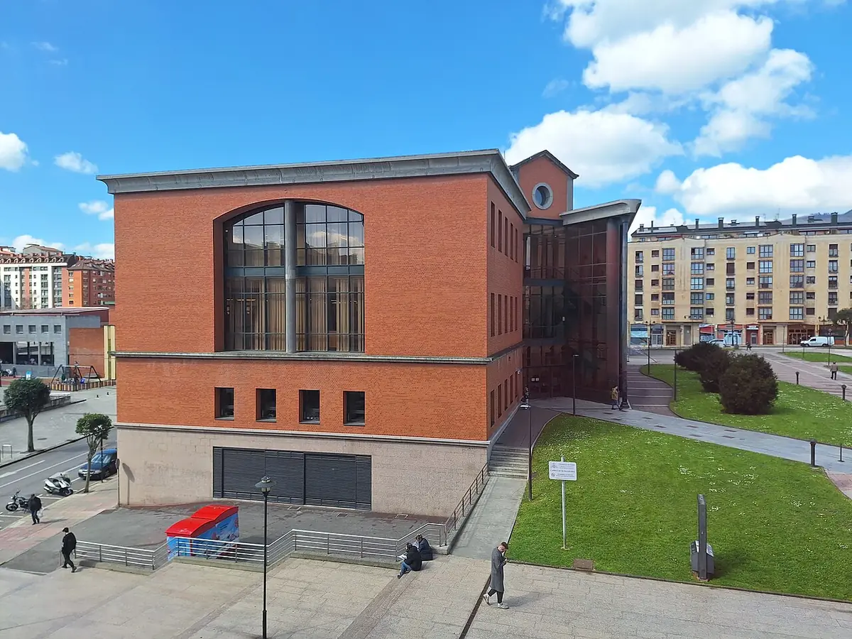 La bibliothèque Emilio Alarcos sur le campus d’El Milán, Oviedo