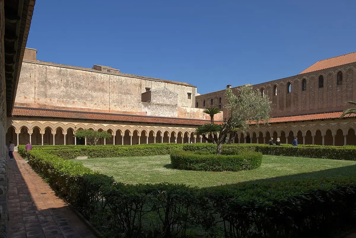 Le cloître de la cathédrale de Monreale, près de Palerme
