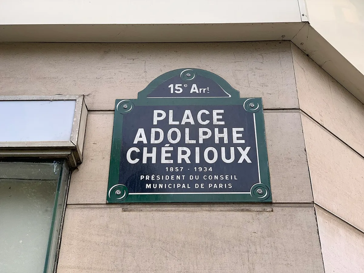 Plaque de la place Adolphe Chérioux, Paris