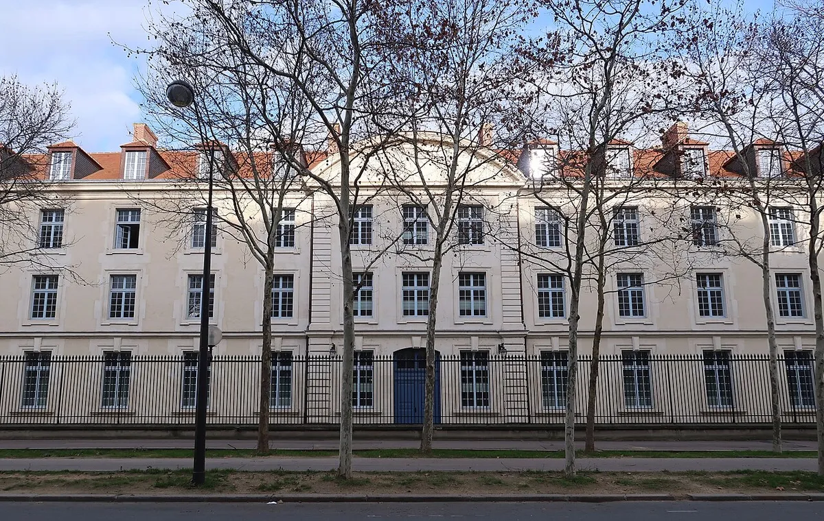 École militaire, avenue de Suffren (Paris, 15e).