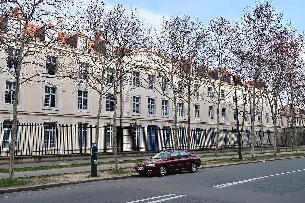 École militaire, avenue de Suffren (Paris, 15e).