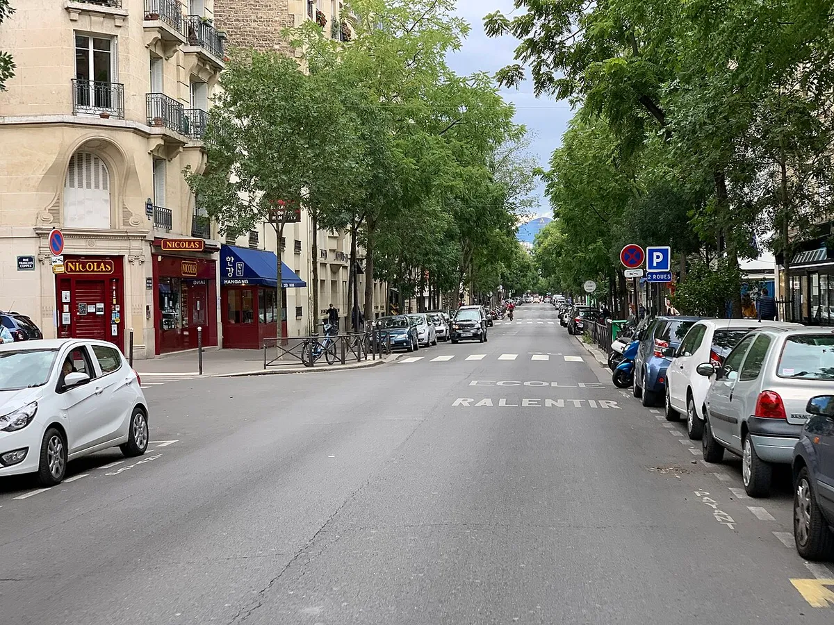 Avenue Félix Faure, Paris.