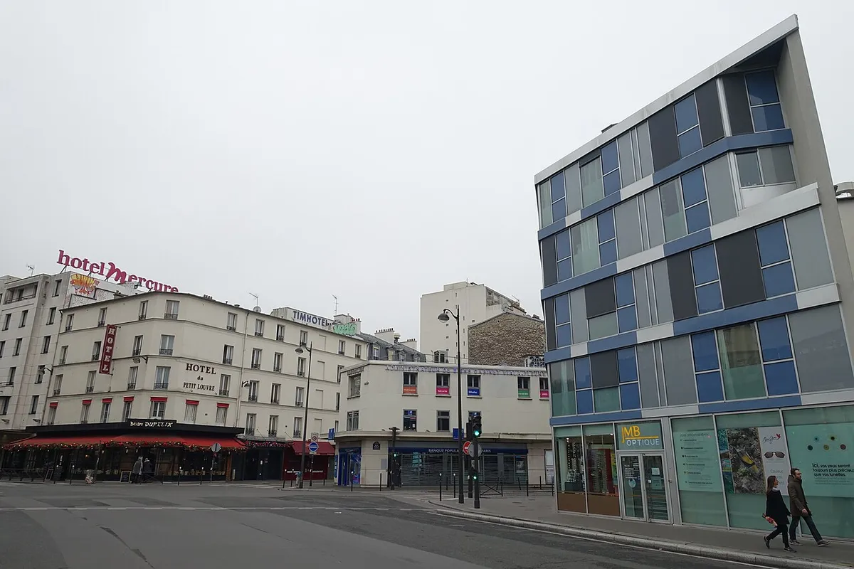 Boulevard de Grenelle à la hauteur du no 58, angles rue Viala et rue de Lourmel, 15e arrondissement, Paris, France.