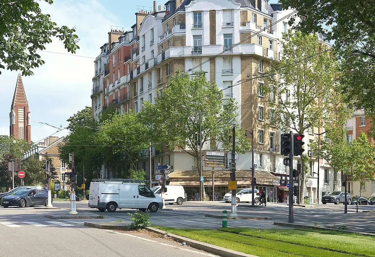 La porte de la PLaine vue depuis le boulevard Lefebvre