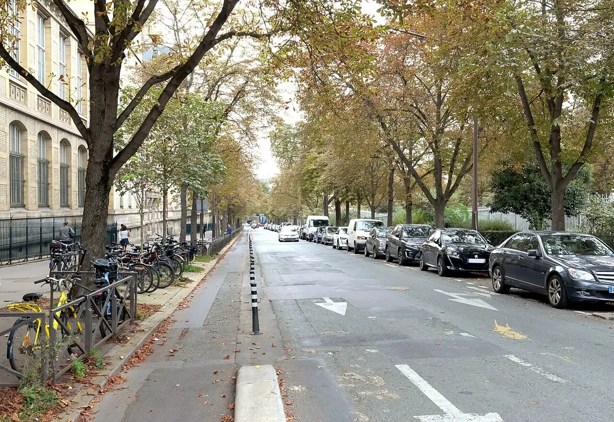 Le boulevard Pasteur au niveau de la station de métro Pasteur