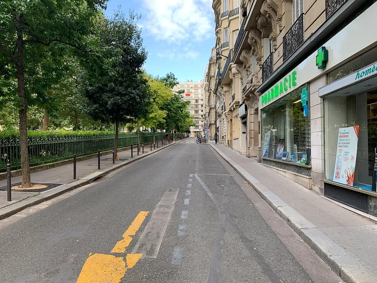 Place Adolphe Chérioux, Paris.