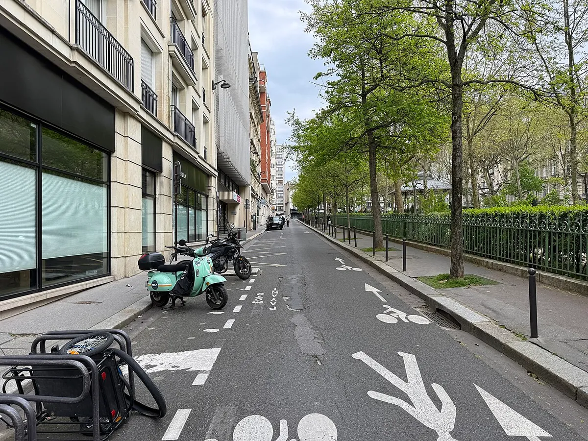 Place Adolphe Chérioux, Paris.